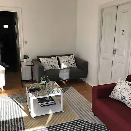 Homestay New! Beautiful Spacious Flat In Central Location! *