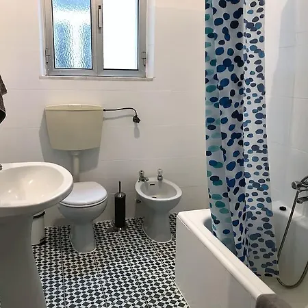 Homestay New! Beautiful Spacious Flat In Central Location!