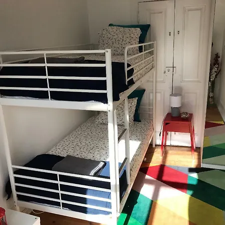 New! Beautiful Spacious Flat In Central Location! Homestay *