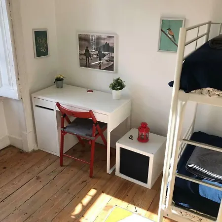 New! Beautiful Spacious Flat In Central Location! Homestay *